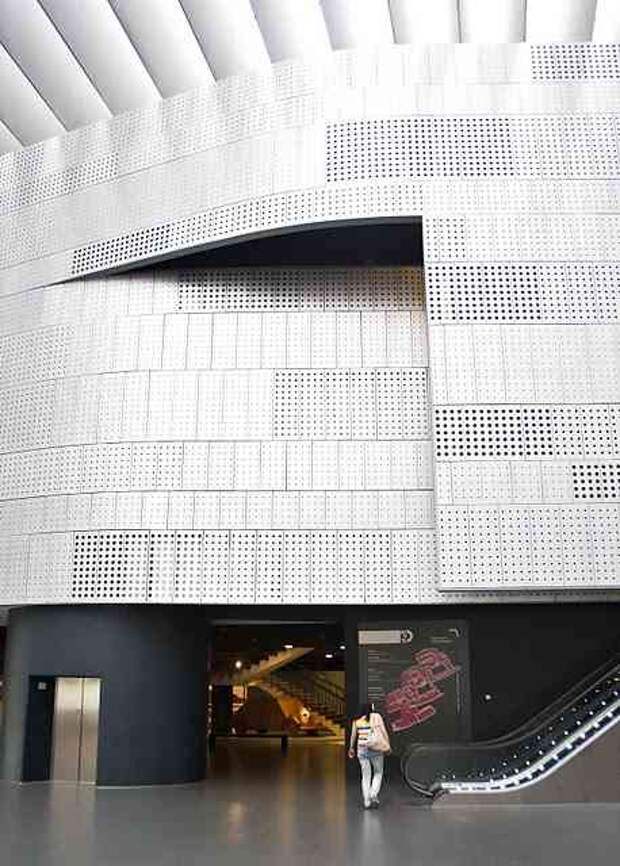 Музей авто истории в турине, италия. (трафик)