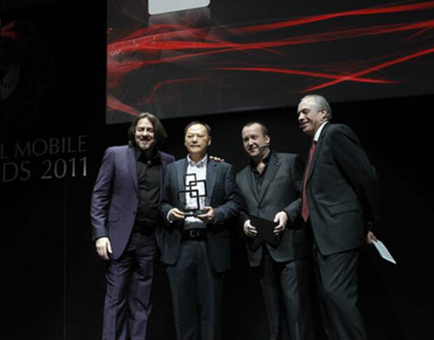 Руководство HTC получает награды на MWC 2011
