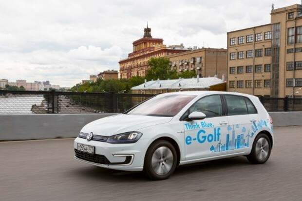 У электро-Гольфа отлично настроена подвеска. Это стопроцентный Volkswagen без скидок на тип привода.