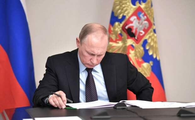 Путин подписал закон о федеральном бюджете