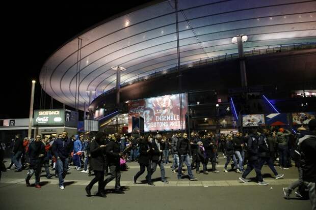 Первая информация о терактах поступила со стадиона Stade de France 