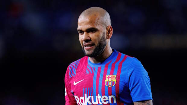 Экс-игрок "Барселоны" Дани Алвес подал в суд на бывшую жену и обвиняет ее в хищении