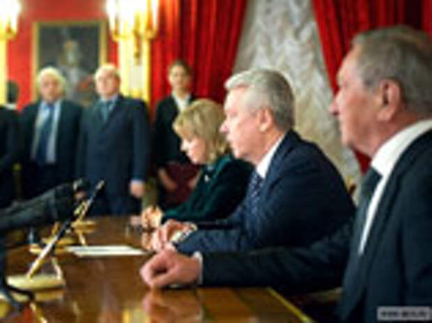 К концу 2012 года средняя заработная плата в столице составит 50 тысяч рублей, сообщил на церемонии подписания Трехстороннего соглашения между властями, профсоюзами и работодателями мэр Москвы Сергей Собянин К концу 2012 года средняя заработная плата в столице составит 50 тысяч рублей, сообщил на церемонии подписания Трехстороннего соглашения между властями, профсоюзами и работодателями мэр Москвы Сергей Собянин