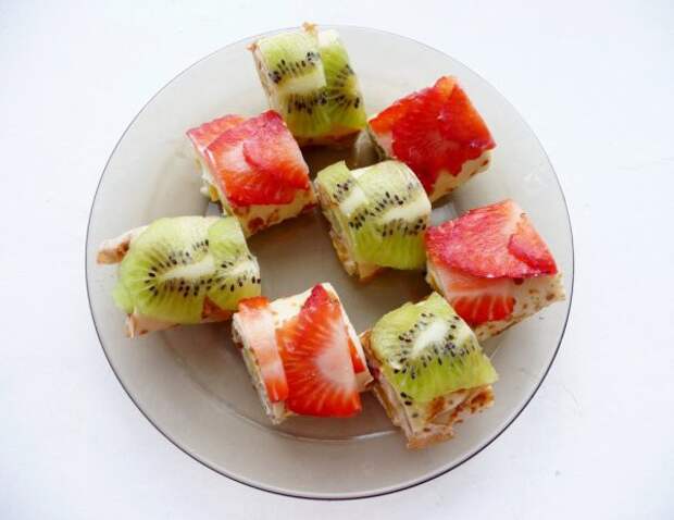 Блины с клубникой