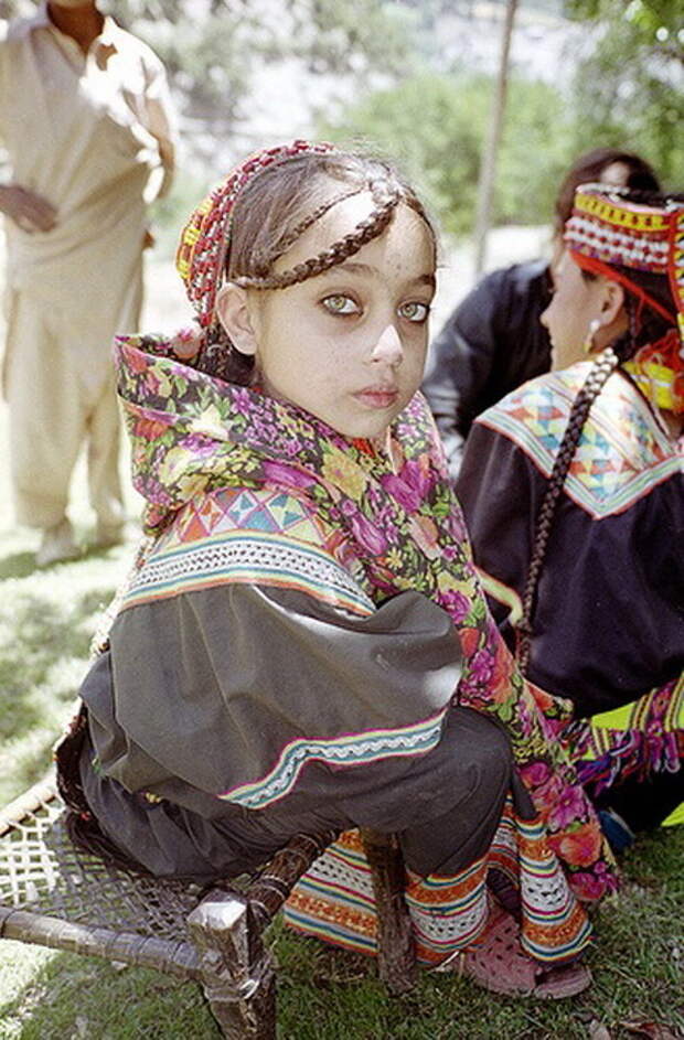 Этническая загадка калашей. Откуда в горах Пакистана народ со славянской внешностью?