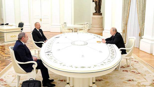 Кремль сообщил о предстоящих переговорах Путина с Алиевым и Пашиняном в Сочи