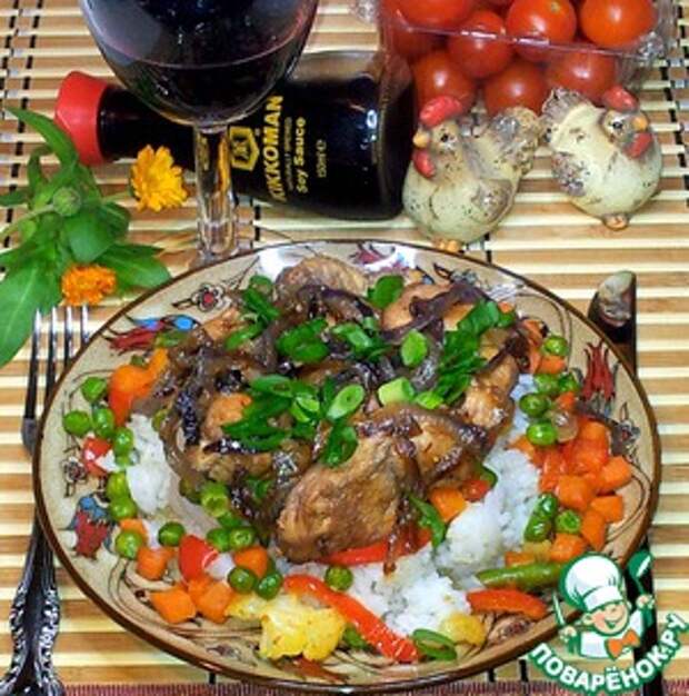 Карамелизированные курица и красный лук