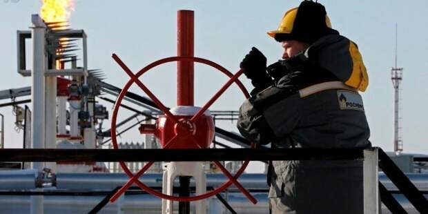 Россия ответила США и их союзникам на установленный потолок цен на нефтепродукты, в эффективности которого усомнился даже МВФ