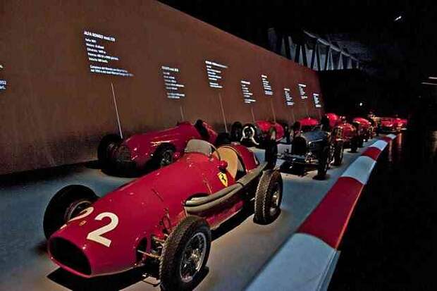 Музей авто истории в турине, италия. (трафик)