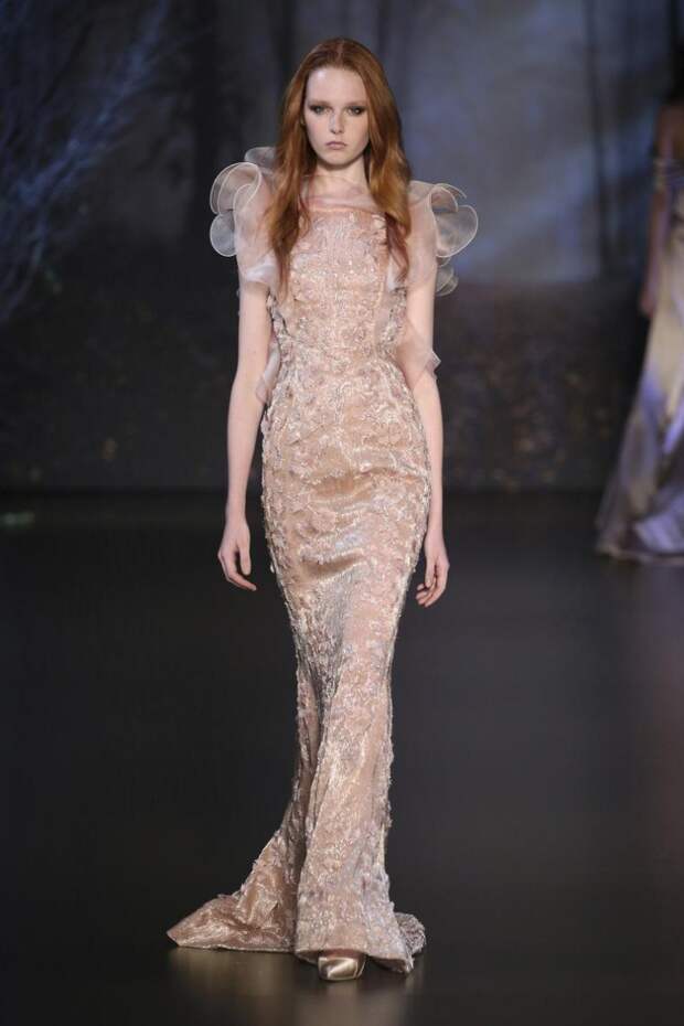 Русская сказка от Ralph & Russo осень-зима 2015 - 2016: великолепные и царственные наряды Русская сказка от Ralph & Russo осень-зима 2015 - 2016: великолепные и царственные наряды