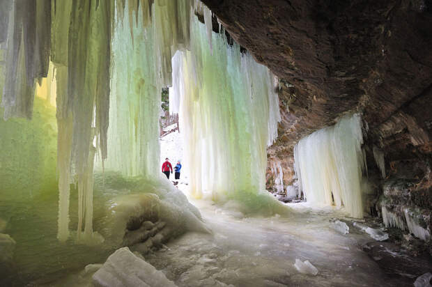 В ледяных пещерах Эбен на верхнем полуострове Мичигана