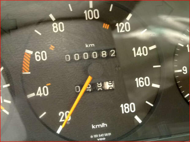 Новенький законсервированный Mercedes-Benz E-class W123 (4)
