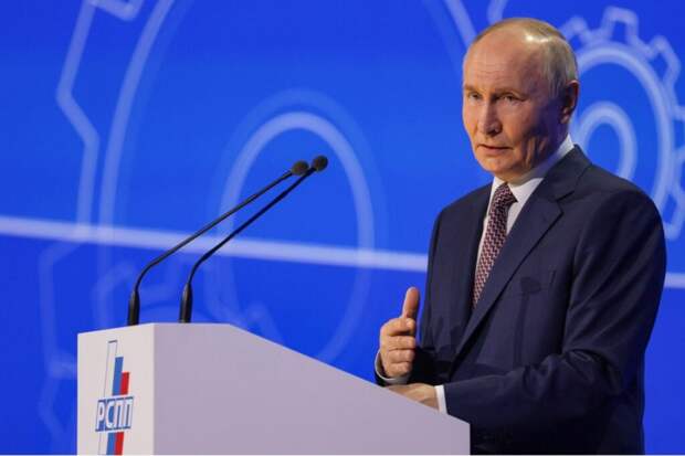 Путин посетил Национальный центр «Россия»