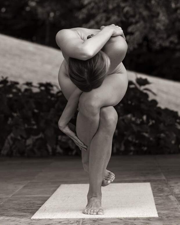 Новые фото из инстаграм-аккаунта Nude Yoga Girl - 3 (35 фото)