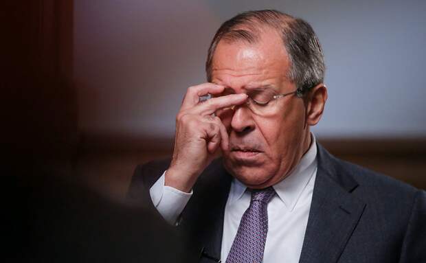 Зеленский потребовал поставить Россию "на колени" на встрече с послами