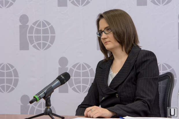 15952_Press_konferentsiya_Komarovoy_shumakova_elena_press_sekretary_gubernatora_HMAO_1400864827_original
