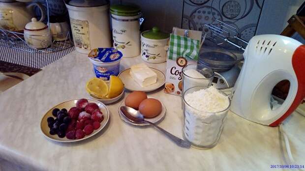 Вкусно, просто, быстро-Кексы со свежеморожеными ягодами