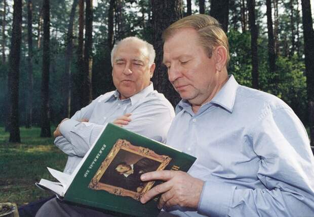 Виктор Черномырдин и Леонид Кучма. Фото: wikipedia.org/Александр Стручков 