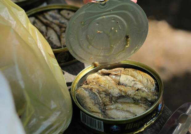 Петербуржцев предупредили об опасности ботулизма