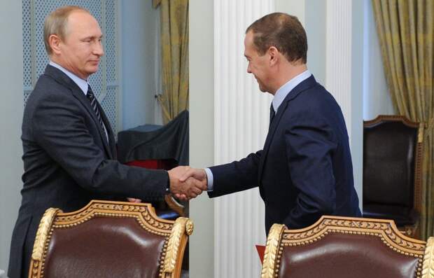 Президент РФ Владимир Путин и премьер-министр РФ Дмитрий Медведев