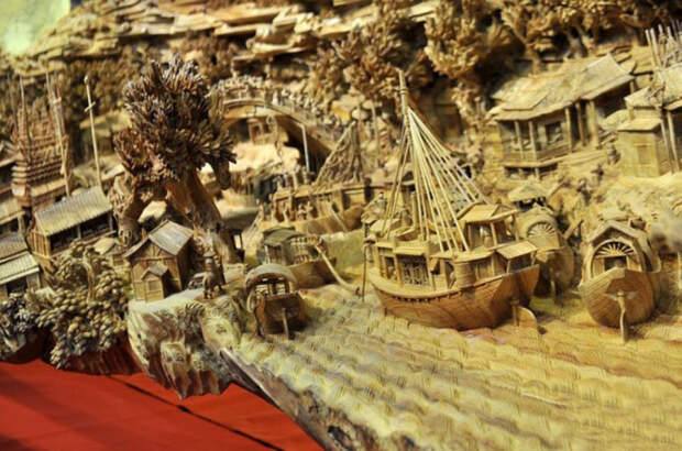 огромная скульптура из дерева, Китай 
