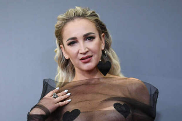 Певица Бузова заявила, что ни один ее партнер не давал ей денег