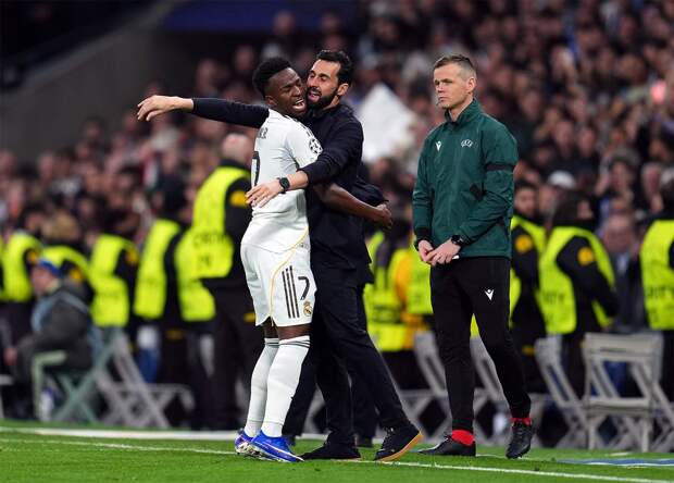 Винисиус впервые в сезоне забил в Лиге чемпионов и отпраздновал гол с Арбелоа