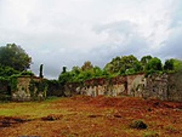 Заповедник "Сухумская крепость", старые стены