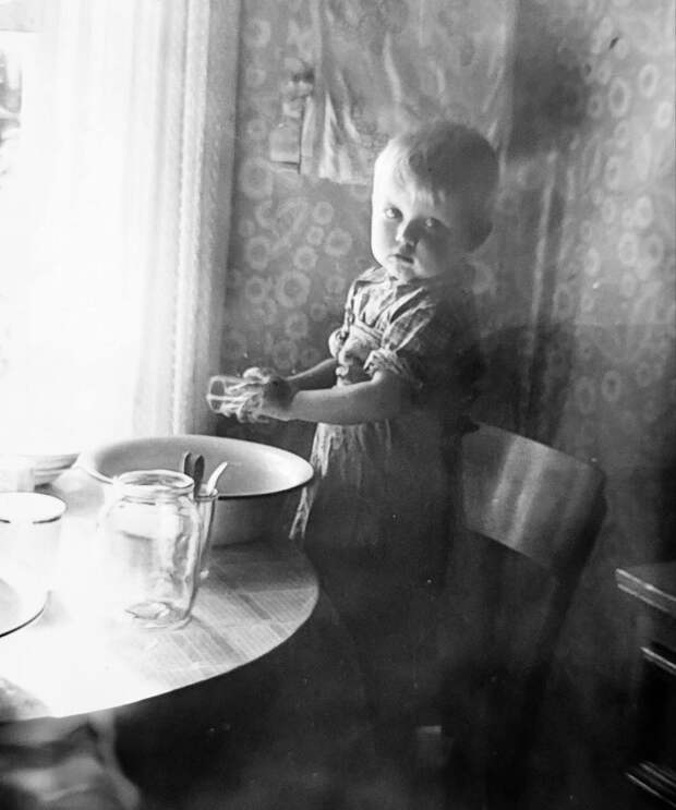 1975 г., в гостях у бабушки.jpg 1975 г., в гостях у бабушки.jpg