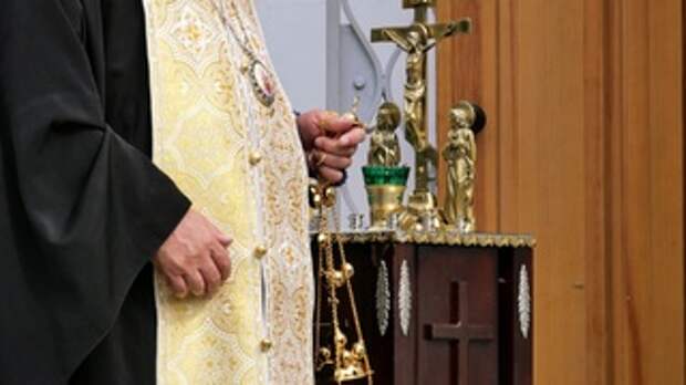 Священник в храме / Фото: amic.ru