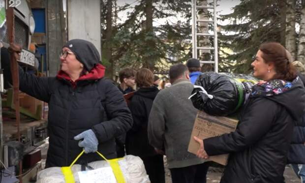 Две фуры и 30 тонн груза: в Архангельске прошла акция «Крымская весна»