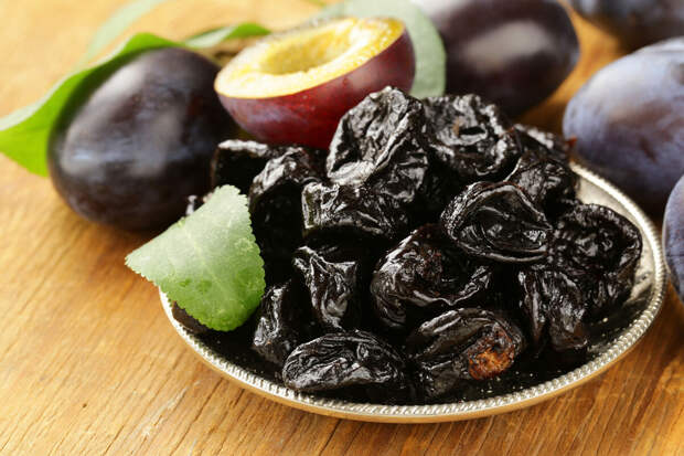 ОСН: клетчатка, ферментированные продукты и сухофрукты помогут избежать запоров