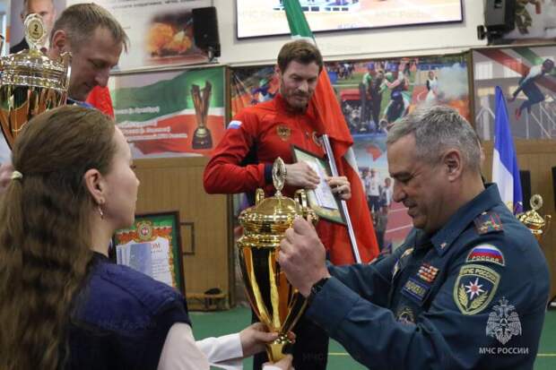 Хозяева Всероссийских соревнований МЧС России по пожарно-спасательному спорту в Казани стали абсолютными победителями в командных зачетах