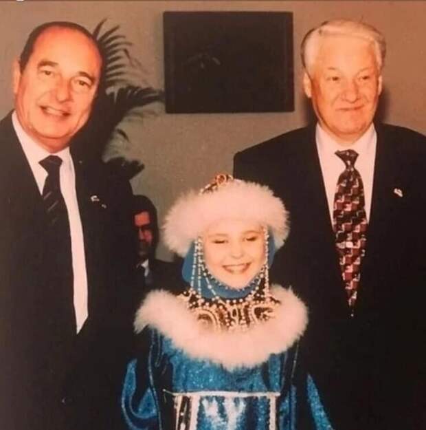 13. Юная певица Пелагея в окружении президентов Франции и России. 1998 год 13. Юная певица Пелагея в окружении президентов Франции и России. 1998 год