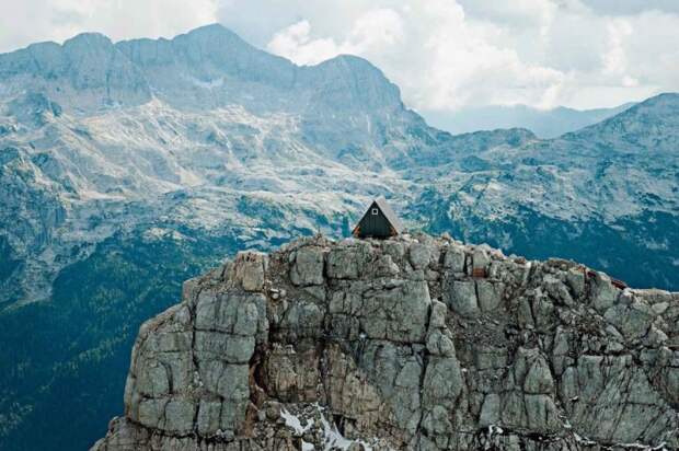 Хижина Luka Vuerich hut, Юлийские Альпы (Италия, Словения)