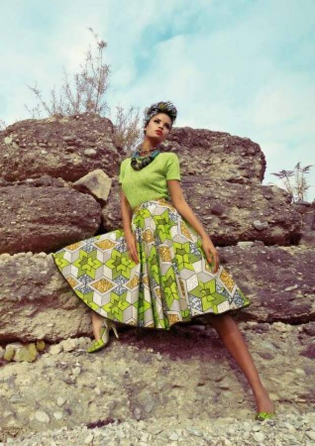 Богомолов мода. Модная женское платье- халат с африканским принтом.