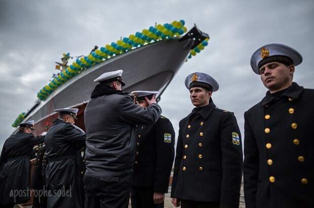 "Аврора" металась в испуге по Неве, не зная куда сбежать