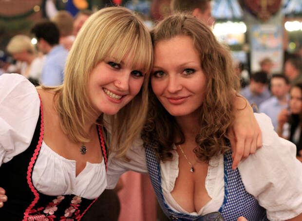 Девушки с Октоберфеста германия, девушки, октоберфест, пиво, раки, фестиваль