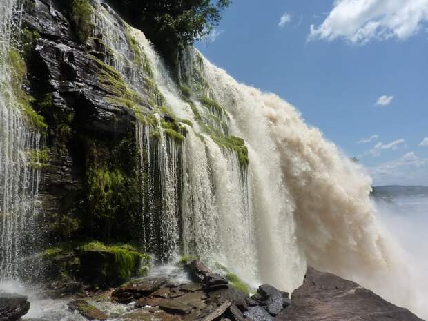 canaima-sapo-falls-large2