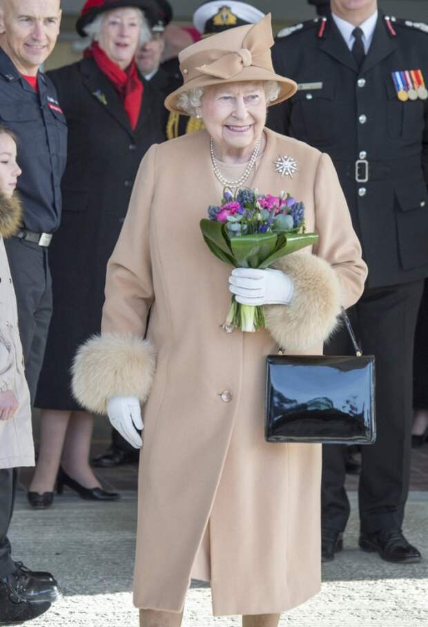 Queen+Elizabeth+II+Queen+Duke+Edinburgh+Visit+mxYDpsLeeGpx