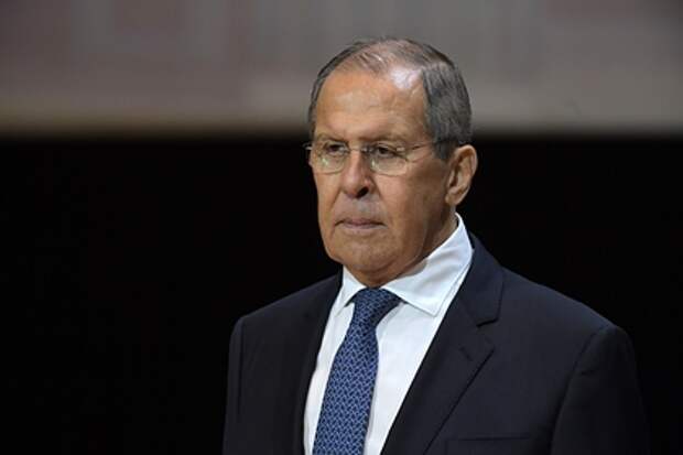 Лавров высказался о «лающей на Россию» Украине