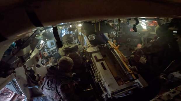 Расчет 152-миллиметровой самоходки уничтожил склад с боеприпасами ВСУ