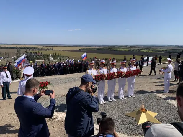 В Донецкой Народной Республике на празднике - День освобождения Донбасса. На Саур-Могиле высадили «Русский лес»