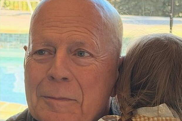 Тяжелобольный Брюс Уиллис появился на новых фото от Деми Мур