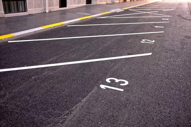 parking-705873_960_720 alt