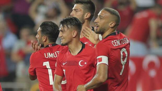 Чемпионат Турции по футболу приостановили из-за коронавируса