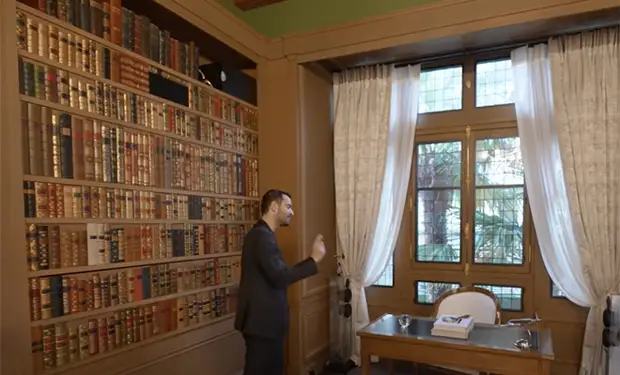 Дом парижского олигарха изнутри: 7 этажей и подземный бассейн. Видео