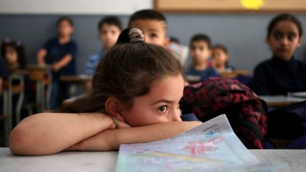 syrian-refugee-student-in-beirut