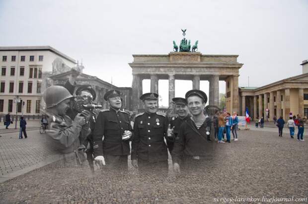 3 Берлин 1945-2014. Моряки у Бранденбургских ворот..jpg