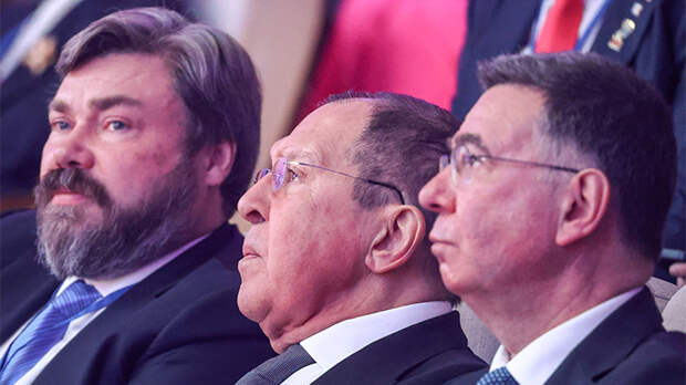 ЛАВРОВ НА СЪЕЗДЕ РУСОФИЛОВ ВМЕСТЕ С ОСНОВАТЕЛЕМ ЦАРЬГРАДА КОНСТАНТИНОМ МАЛОФЕЕВЫМ. ФОТО: PETROV SERGEY/NEWS.RU/GLOBALLOOKPRESS